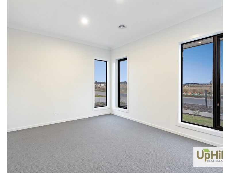 8 Eildon Avenue, Clyde VIC 3978