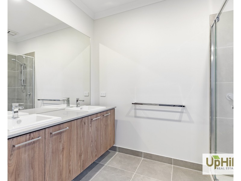 8 Eildon Avenue, Clyde VIC 3978