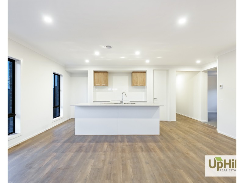 8 Eildon Avenue, Clyde VIC 3978