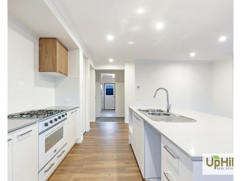 8 Eildon Avenue, Clyde VIC 3978