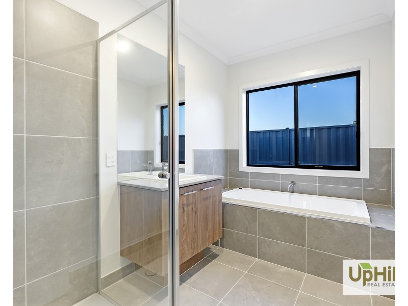 8 Eildon Avenue, Clyde VIC 3978