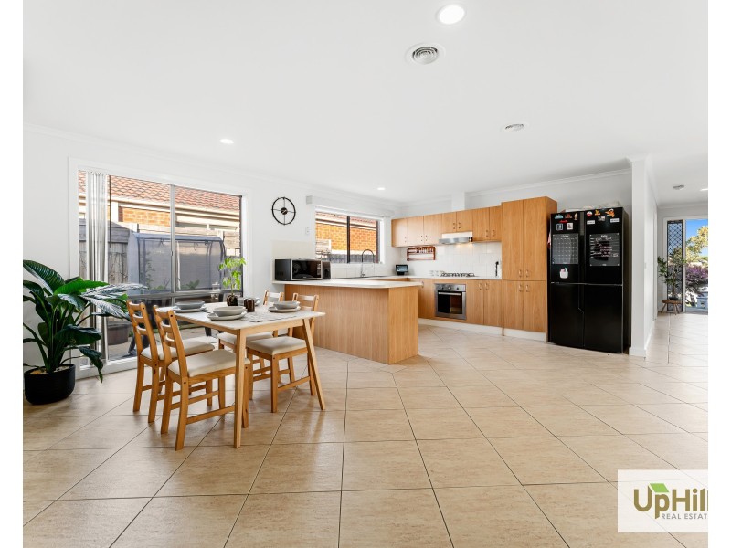 27A Staunton Walk, Cranbourne East VIC 3977