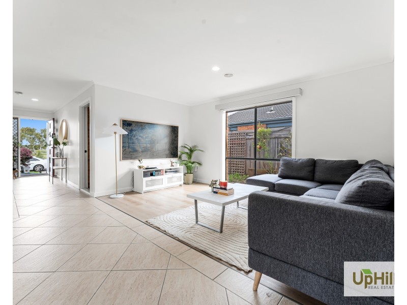 27A Staunton Walk, Cranbourne East VIC 3977