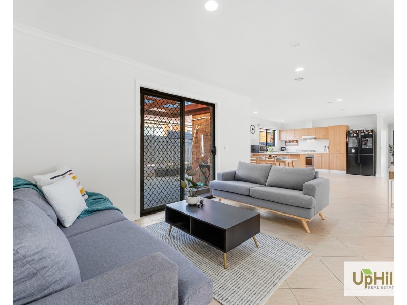 27A Staunton Walk, Cranbourne East VIC 3977
