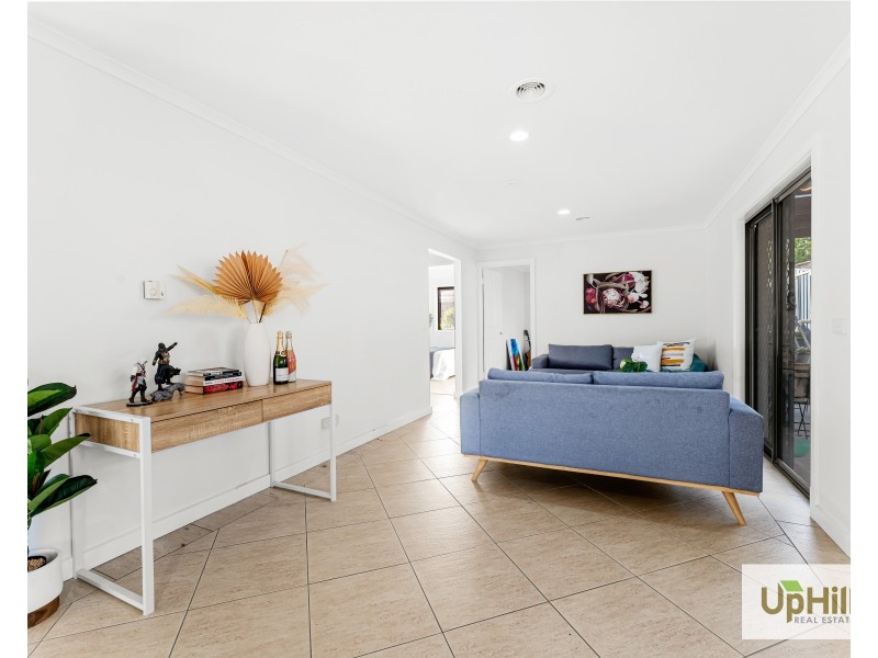 27A Staunton Walk, Cranbourne East VIC 3977