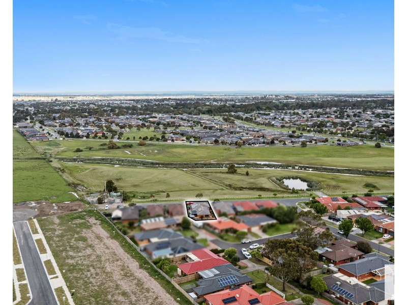 27A Staunton Walk, Cranbourne East VIC 3977