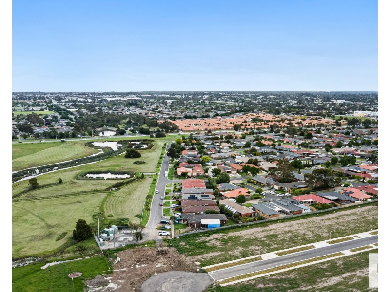 27A Staunton Walk, Cranbourne East VIC 3977