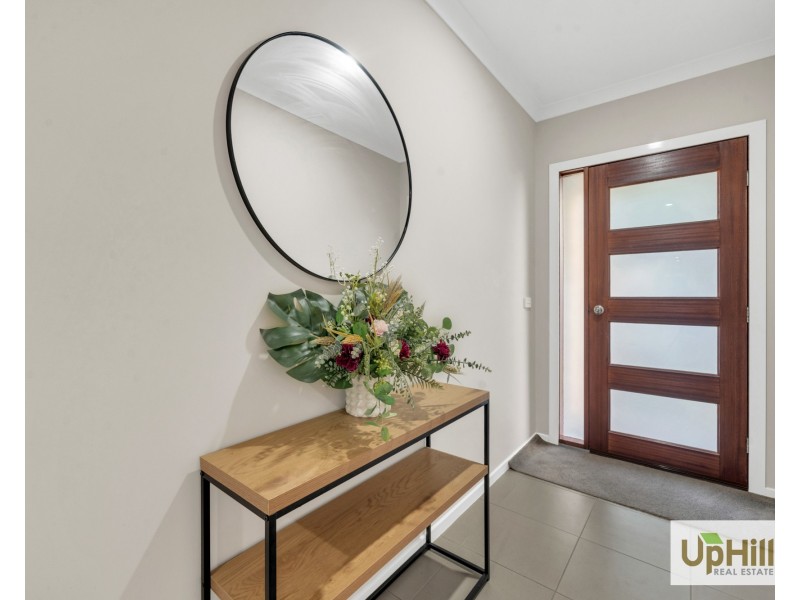 5 Paso Grove, Clyde North VIC 3978