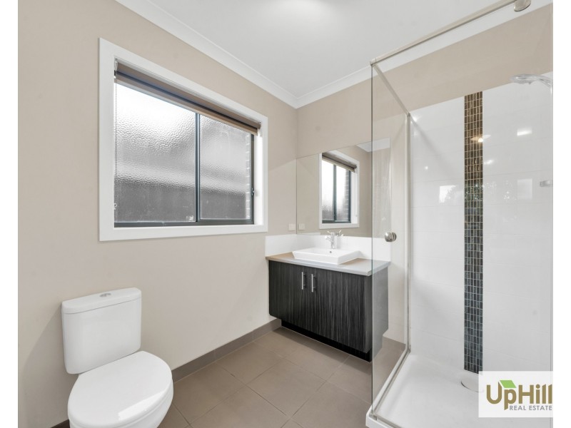 5 Paso Grove, Clyde North VIC 3978