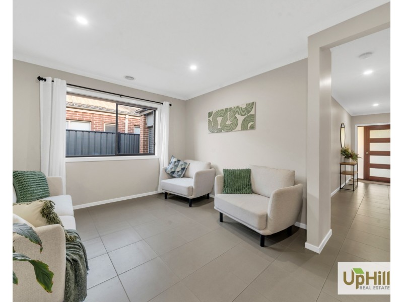 5 Paso Grove, Clyde North VIC 3978