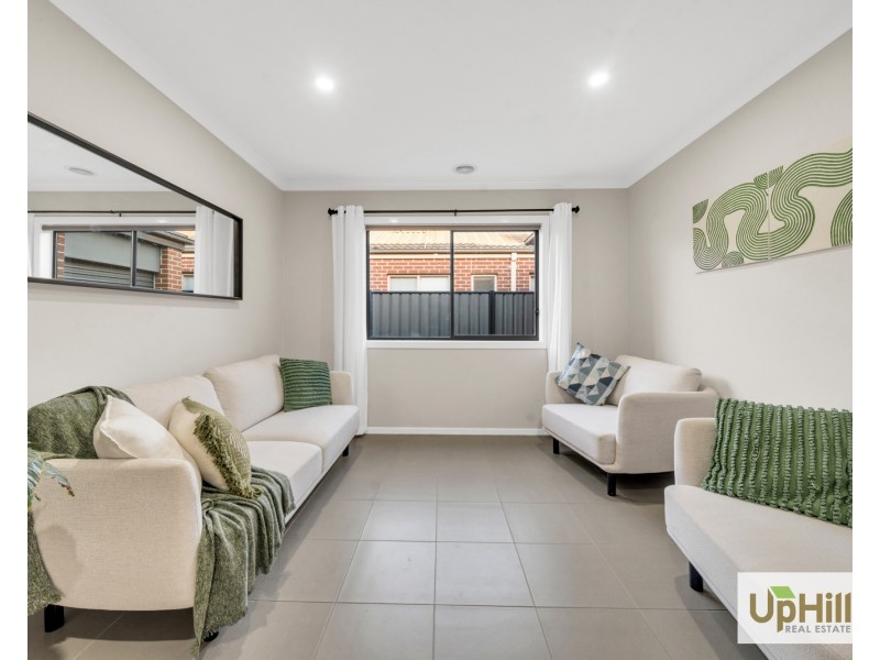 5 Paso Grove, Clyde North VIC 3978