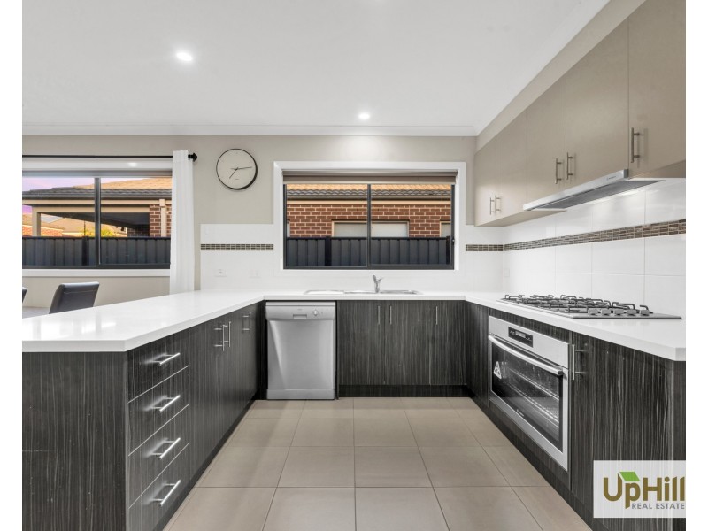 5 Paso Grove, Clyde North VIC 3978