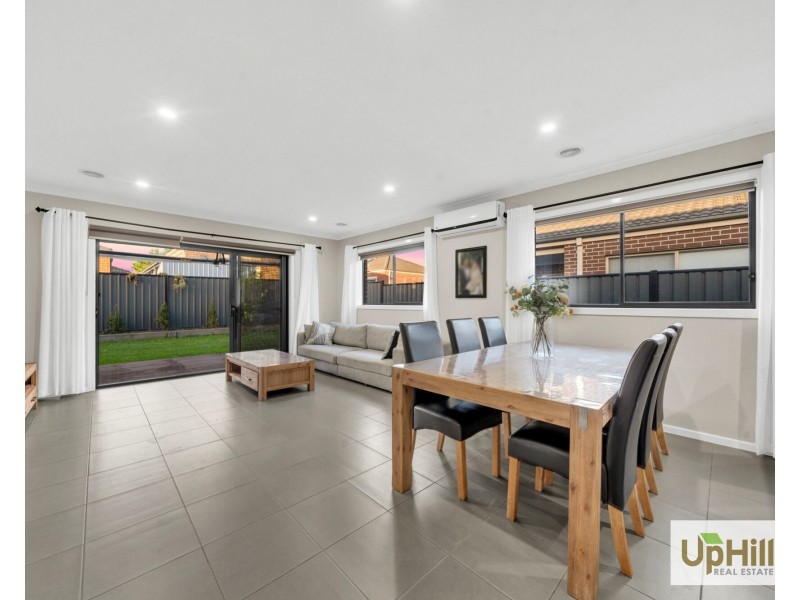 5 Paso Grove, Clyde North VIC 3978