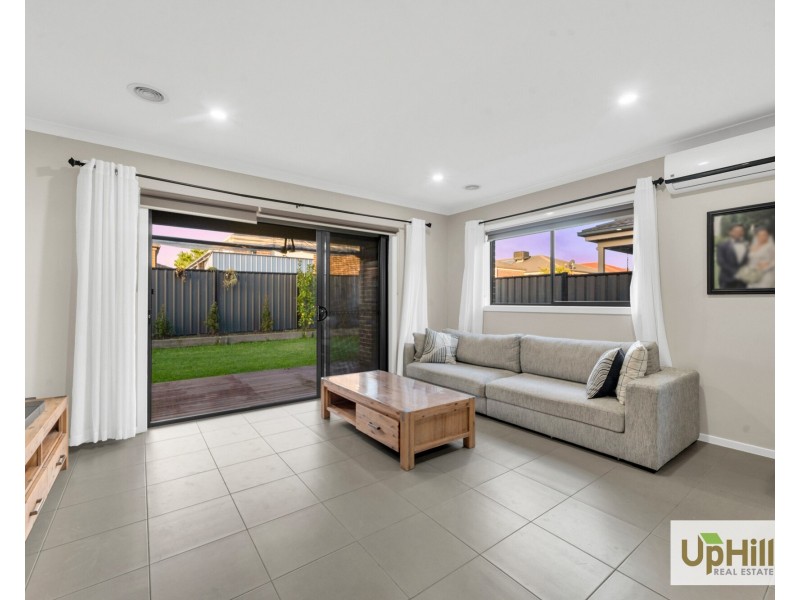 5 Paso Grove, Clyde North VIC 3978