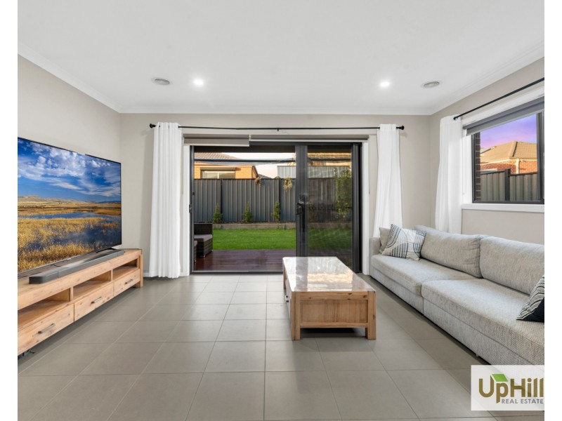5 Paso Grove, Clyde North VIC 3978