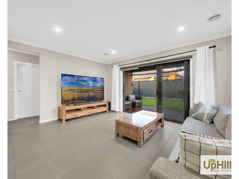 5 Paso Grove, Clyde North VIC 3978