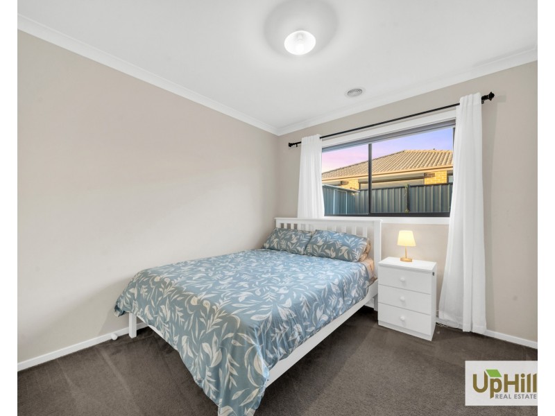 5 Paso Grove, Clyde North VIC 3978