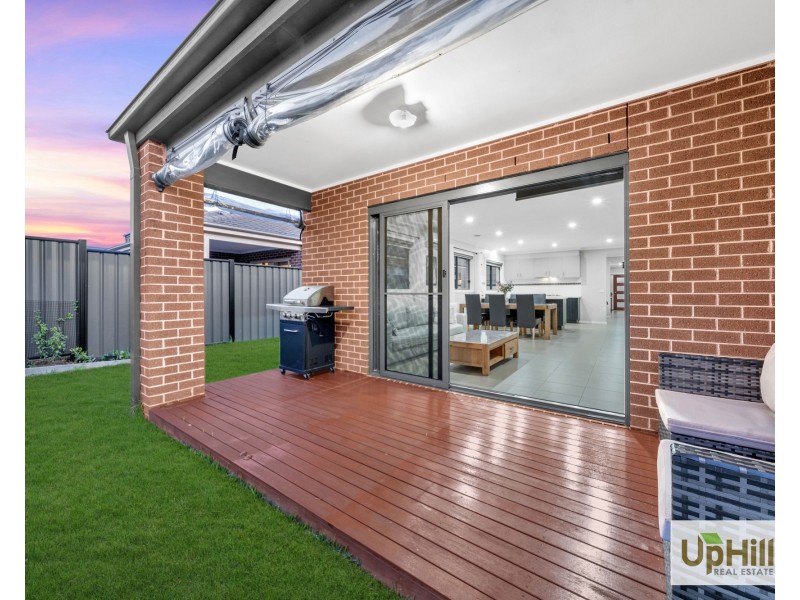 5 Paso Grove, Clyde North VIC 3978