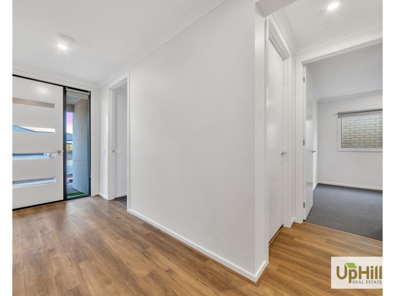 3 Lismac Avenue, Clyde North VIC 3978