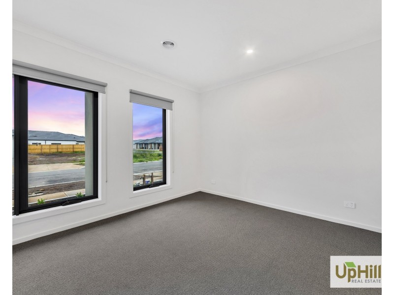 3 Lismac Avenue, Clyde North VIC 3978