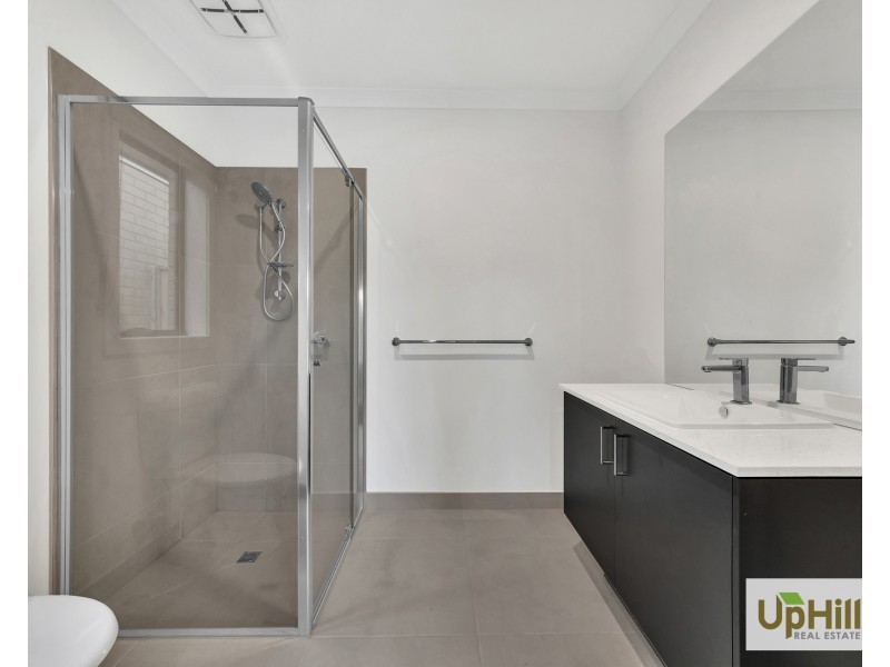 3 Lismac Avenue, Clyde North VIC 3978