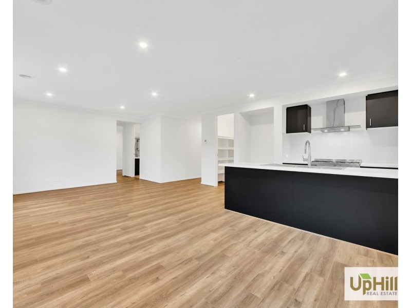 3 Lismac Avenue, Clyde North VIC 3978