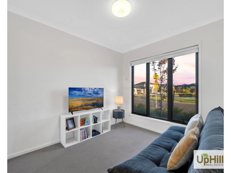 37 Parkrise Boulevard, Clyde North VIC 3978