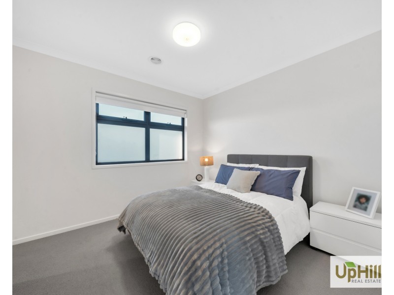 37 Parkrise Boulevard, Clyde North VIC 3978