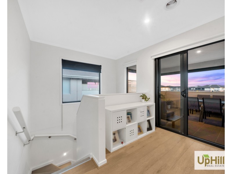 37 Parkrise Boulevard, Clyde North VIC 3978