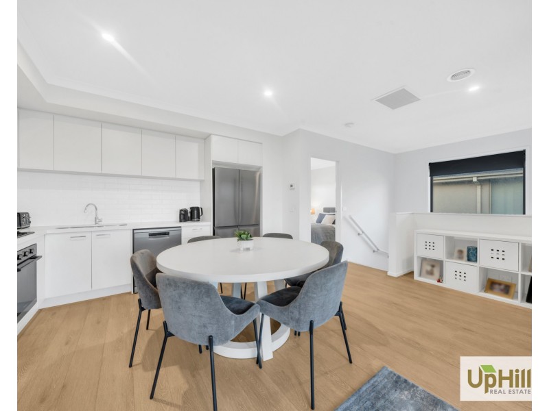 37 Parkrise Boulevard, Clyde North VIC 3978