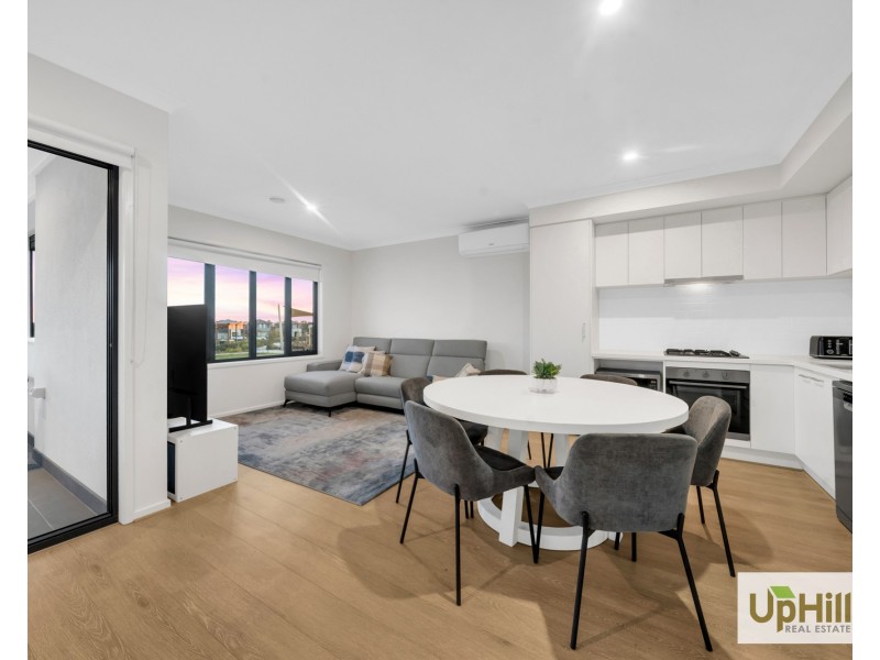 37 Parkrise Boulevard, Clyde North VIC 3978