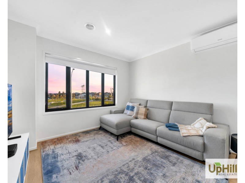 37 Parkrise Boulevard, Clyde North VIC 3978