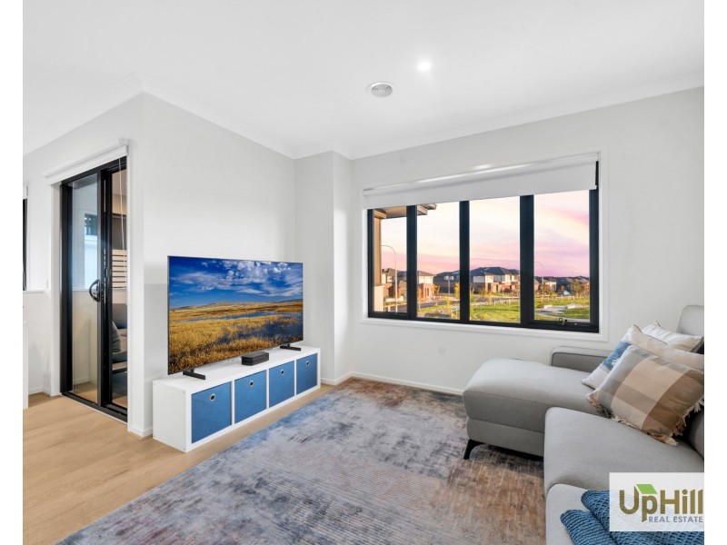 37 Parkrise Boulevard, Clyde North VIC 3978