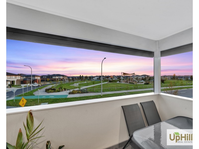 37 Parkrise Boulevard, Clyde North VIC 3978