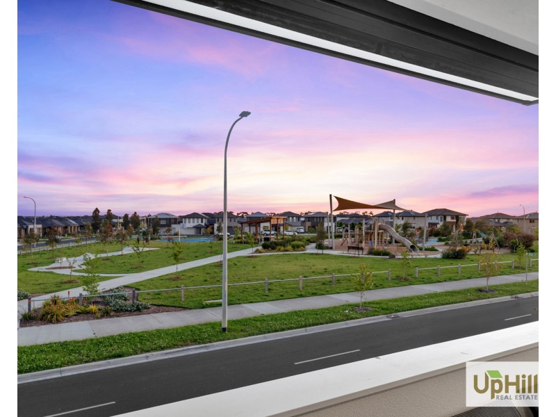 37 Parkrise Boulevard, Clyde North VIC 3978