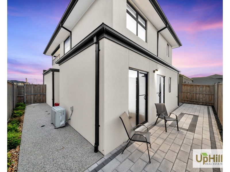 37 Parkrise Boulevard, Clyde North VIC 3978