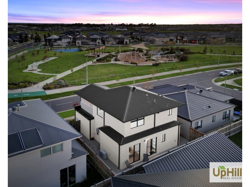 37 Parkrise Boulevard, Clyde North VIC 3978