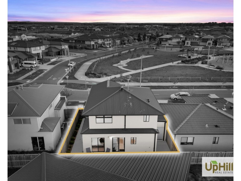 37 Parkrise Boulevard, Clyde North VIC 3978