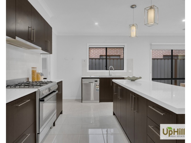 60 Calibre Circuit, Clyde North VIC 3978