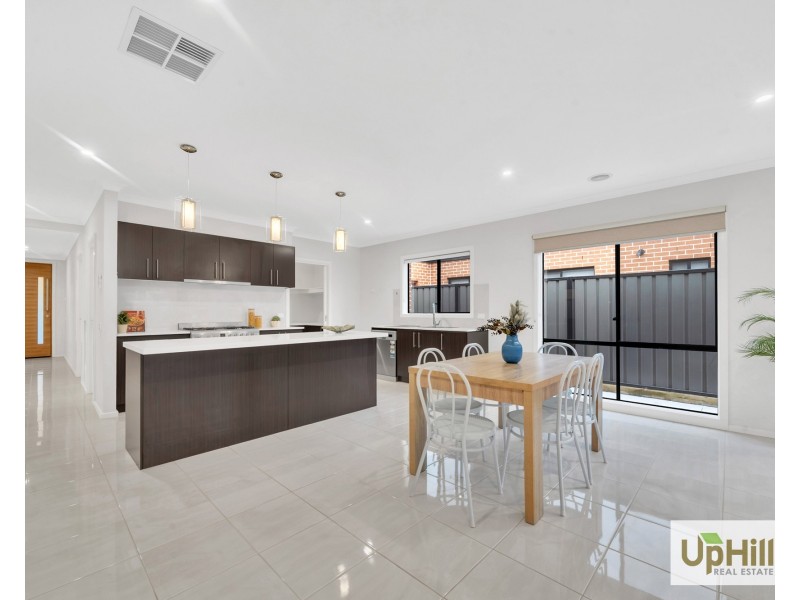60 Calibre Circuit, Clyde North VIC 3978