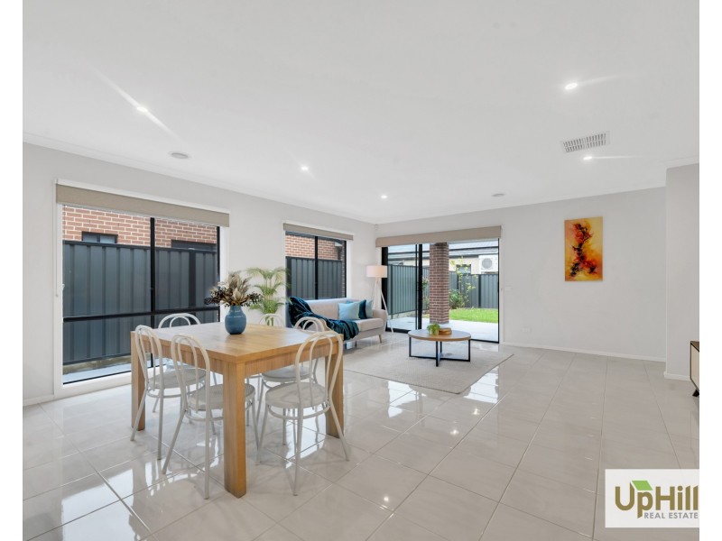 60 Calibre Circuit, Clyde North VIC 3978