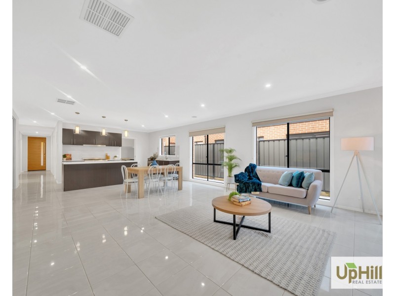 60 Calibre Circuit, Clyde North VIC 3978
