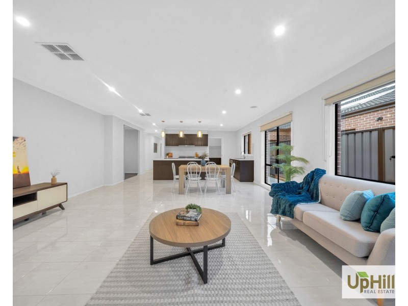 60 Calibre Circuit, Clyde North VIC 3978