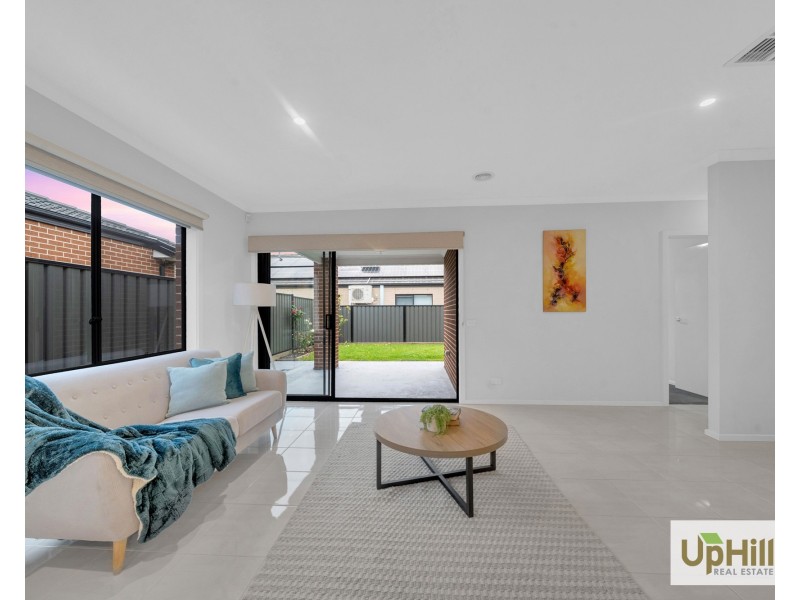 60 Calibre Circuit, Clyde North VIC 3978