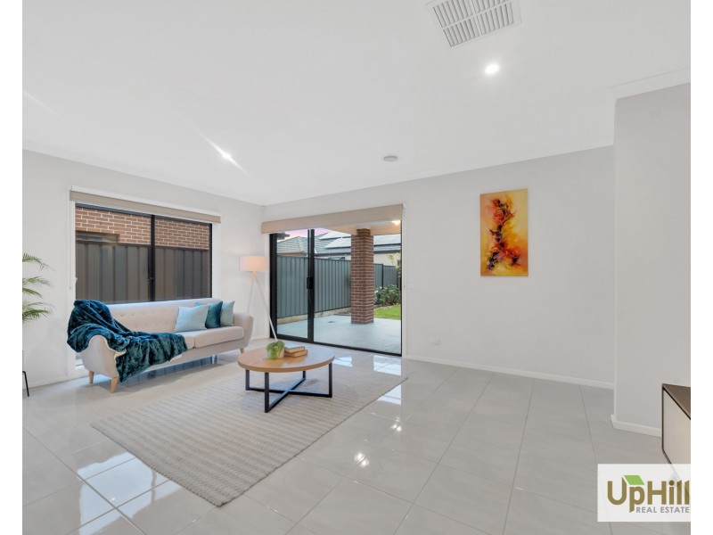 60 Calibre Circuit, Clyde North VIC 3978