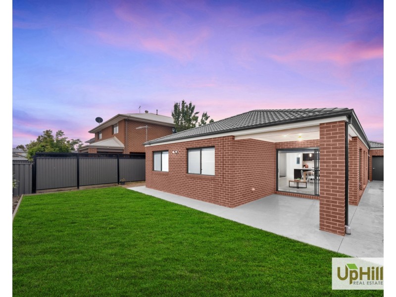 60 Calibre Circuit, Clyde North VIC 3978