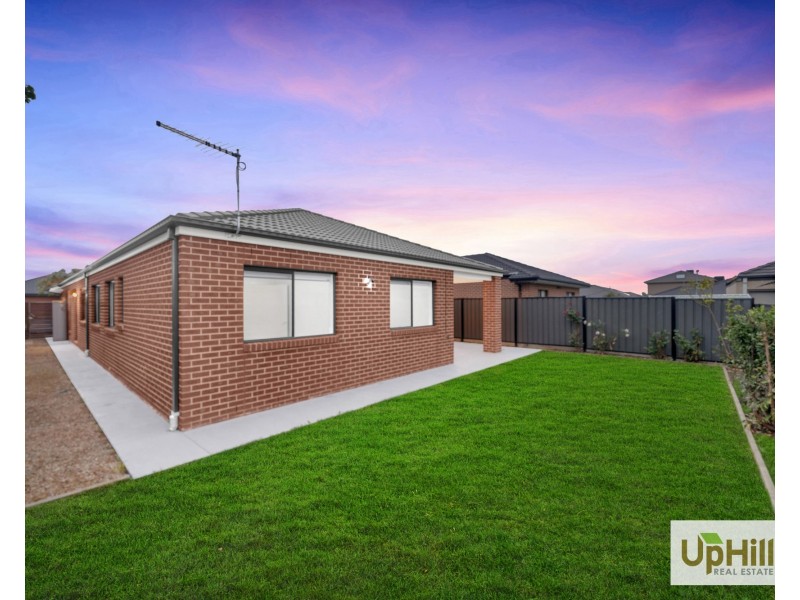 60 Calibre Circuit, Clyde North VIC 3978