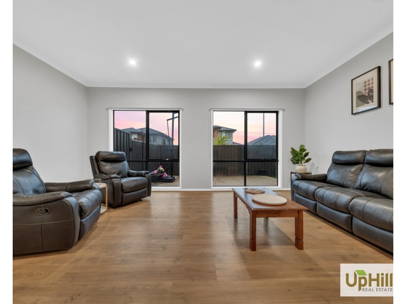 1 Byzantium Mews, Clyde North VIC 3978