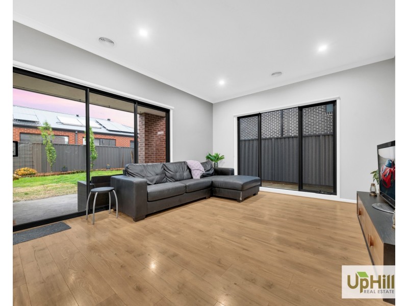 1 Byzantium Mews, Clyde North VIC 3978