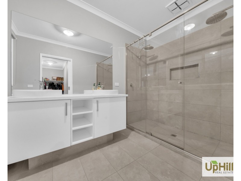 1 Byzantium Mews, Clyde North VIC 3978